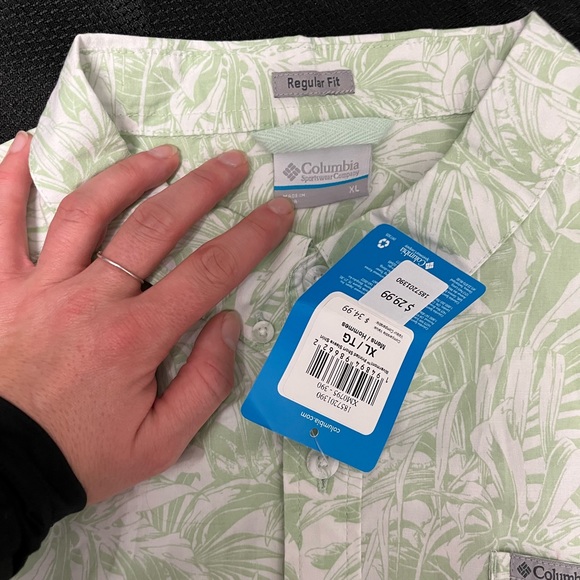BUNDLE!!!! 3 men’s shirt’s Columbia wrangler izod - Picture 2 of 4